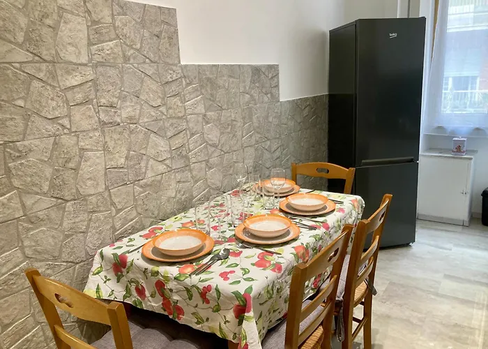 Brandnew Luxury House Near Metro Station