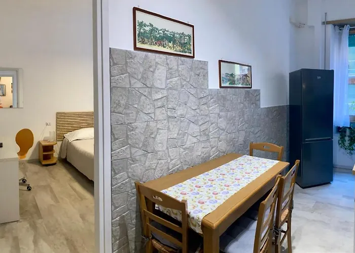 Brandnew Luxury House Near Metro Station *