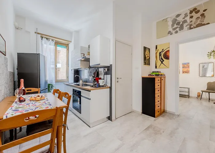 Brandnew Luxury House Near Metro Station *