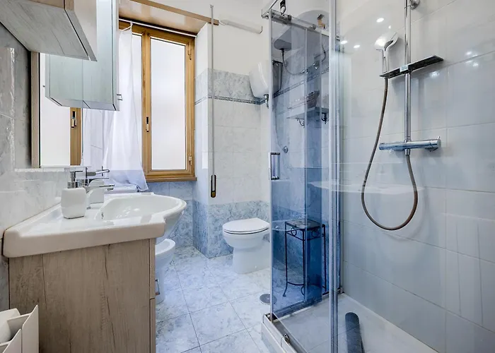 Brandnew Luxury House Near Metro Station