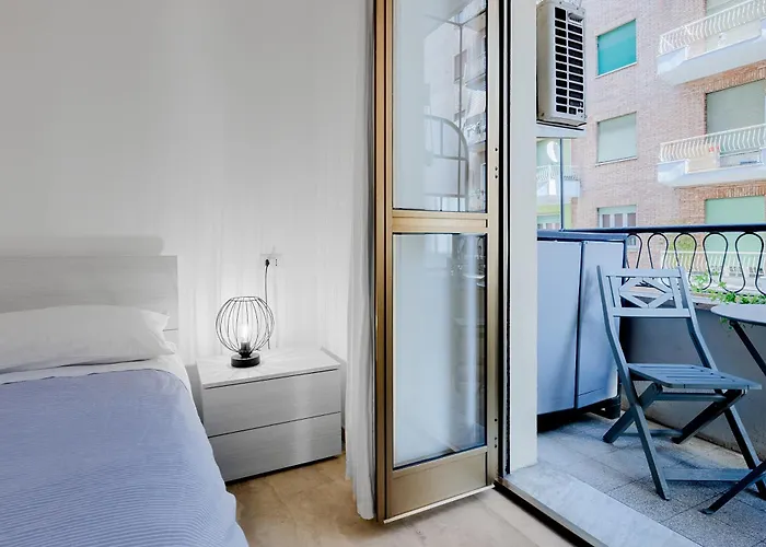 Brandnew Luxury House Near Metro Station